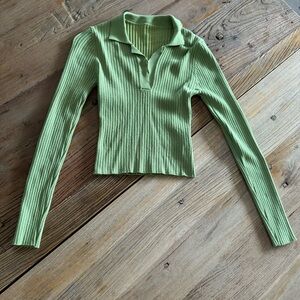 Ribbed Green Collared Long Sleeve Top, Sz XS. Pre-owned in excellent condition.